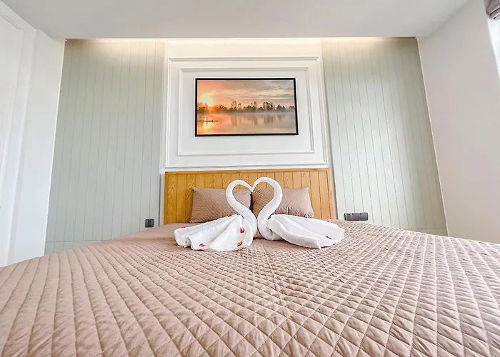 Khách sạn hẻo lánh Lam's 4*